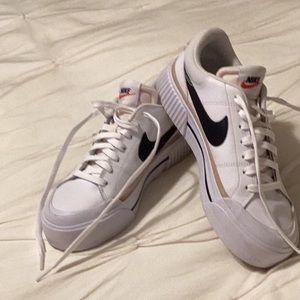 Women’s Nike sneakers